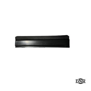 L8 L9 Front door lower trim panel R