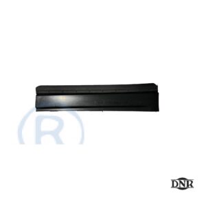 L7 Front door lower trim panel R